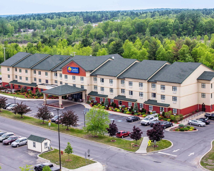 Comfort Inn & Suites adj to Akwesasne Mohawk Casin image