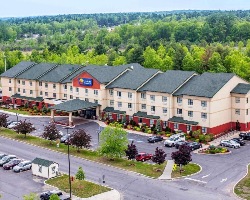 Comfort Inn & Suites adj to Akwesasne Mohawk Casin — general view