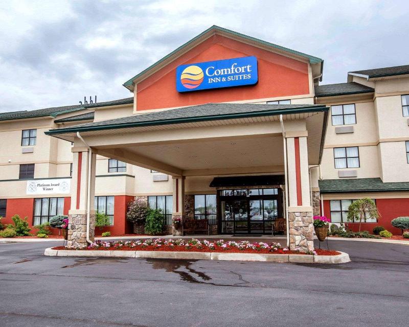 Comfort Inn & Suites adj to Akwesasne Mohawk Casin — general view