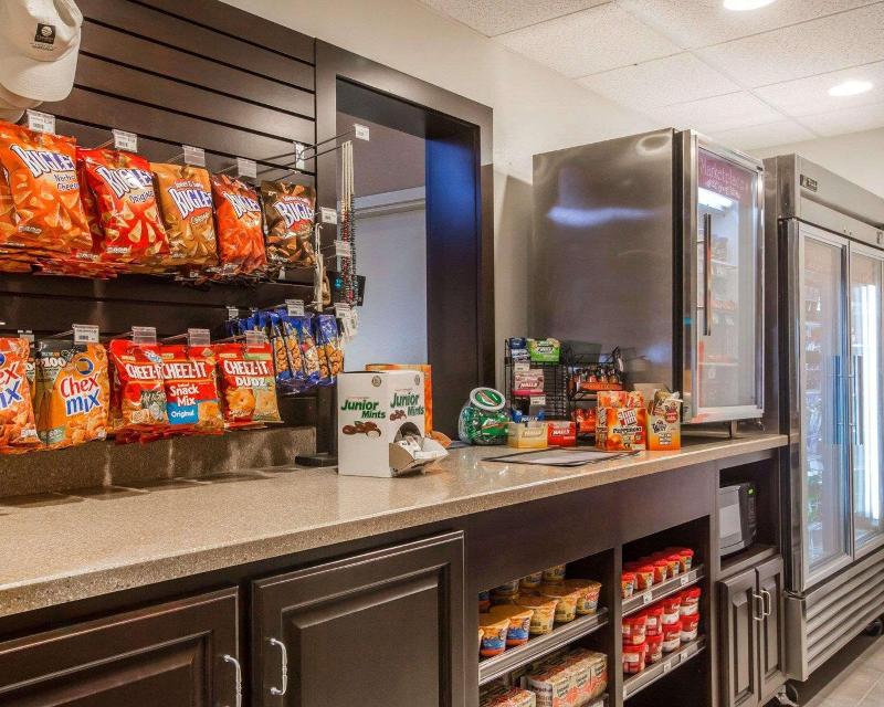 Comfort Inn & Suites adj to Akwesasne Mohawk Casin — general view