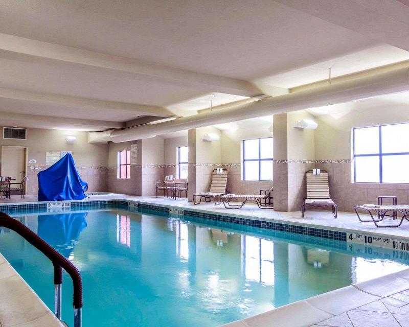 Comfort Inn & Suites adj to Akwesasne Mohawk Casin image