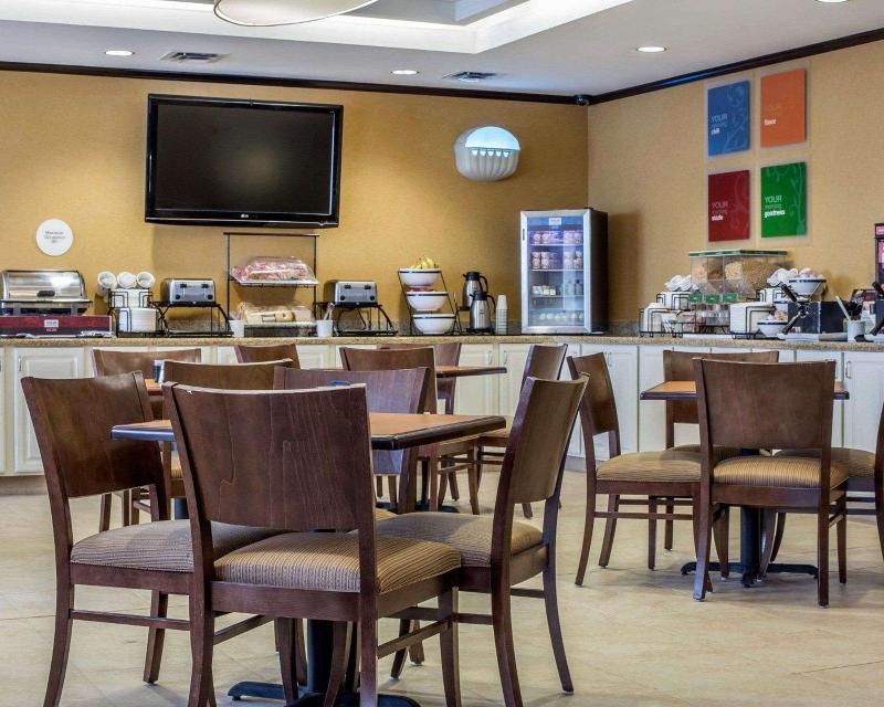 Comfort Inn & Suites adj to Akwesasne Mohawk Casin image