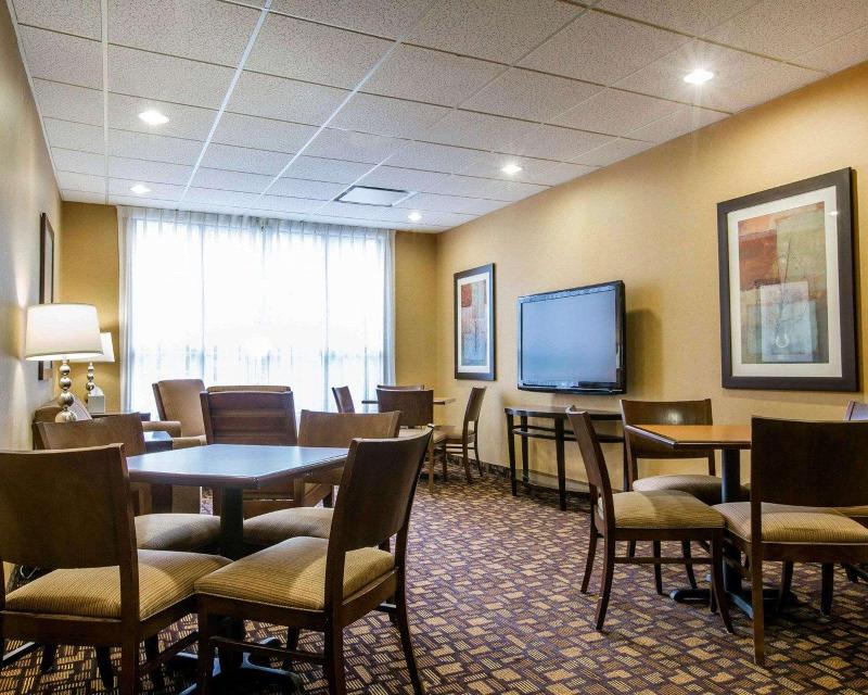Comfort Inn & Suites adj to Akwesasne Mohawk Casin image
