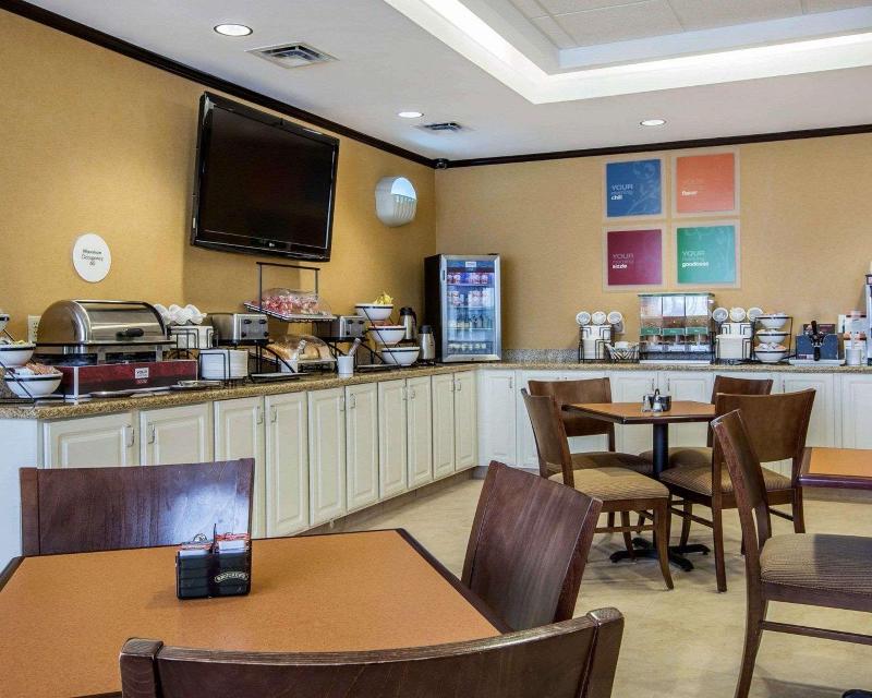 Comfort Inn & Suites adj to Akwesasne Mohawk Casin image