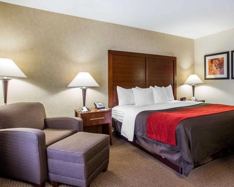 Comfort Inn & Suites adj to Akwesasne Mohawk Casin image
