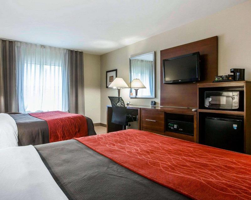 Comfort Inn & Suites adj to Akwesasne Mohawk Casin image