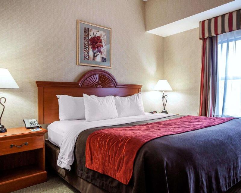 Comfort Inn & Suites adj to Akwesasne Mohawk Casin image