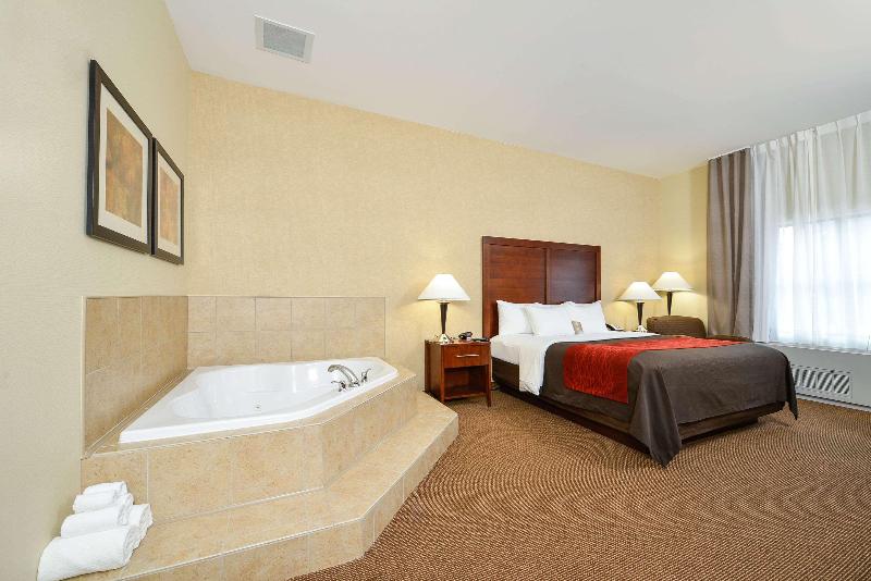 Comfort Inn & Suites adj to Akwesasne Mohawk Casin image