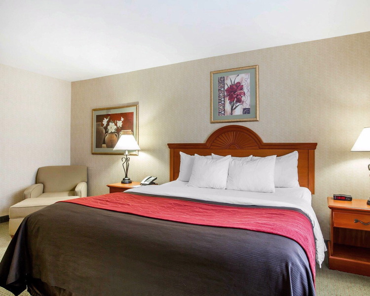 Comfort Inn & Suites adj to Akwesasne Mohawk Casin image