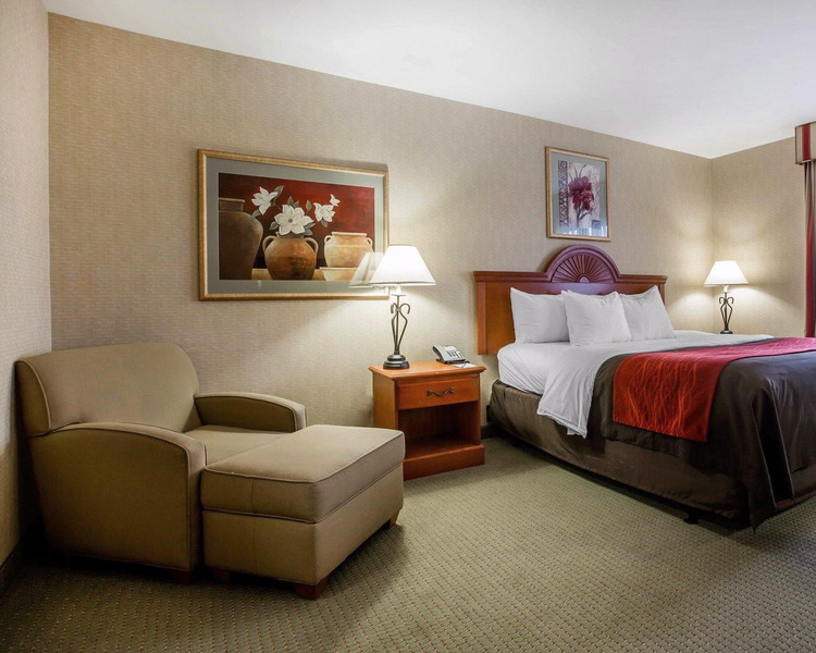 Comfort Inn & Suites adj to Akwesasne Mohawk Casin image