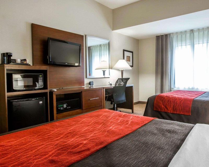 Comfort Inn & Suites adj to Akwesasne Mohawk Casin image