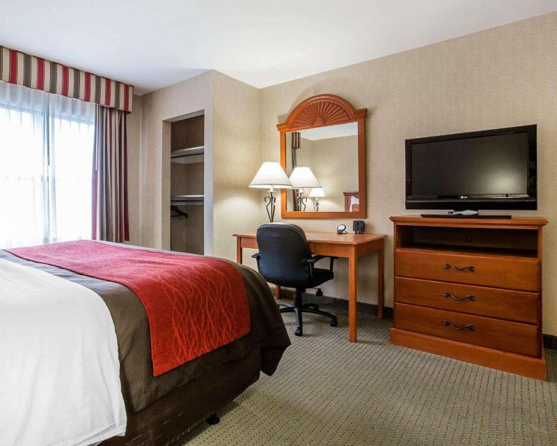 Comfort Inn & Suites adj to Akwesasne Mohawk Casin image