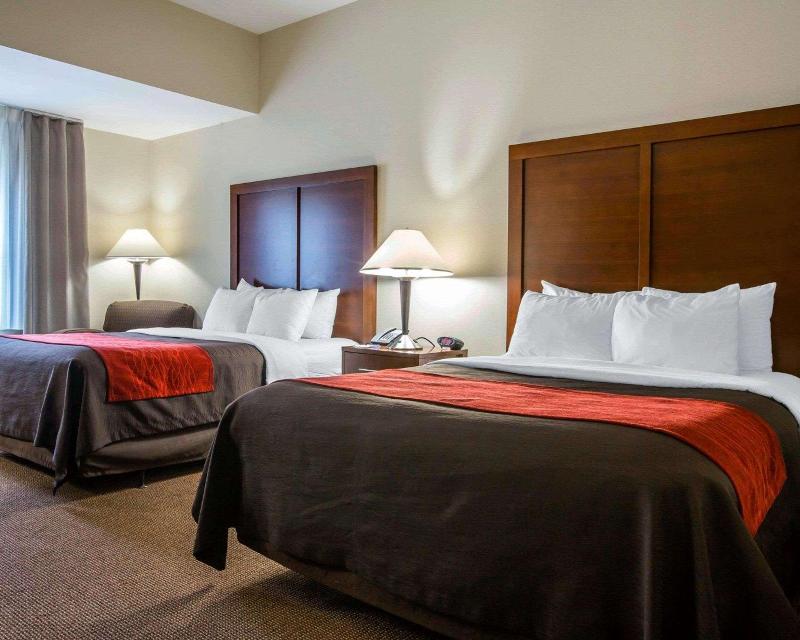 Comfort Inn & Suites adj to Akwesasne Mohawk Casin image