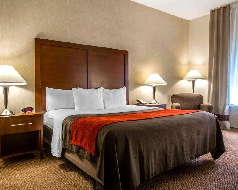 Comfort Inn & Suites adj to Akwesasne Mohawk Casin image