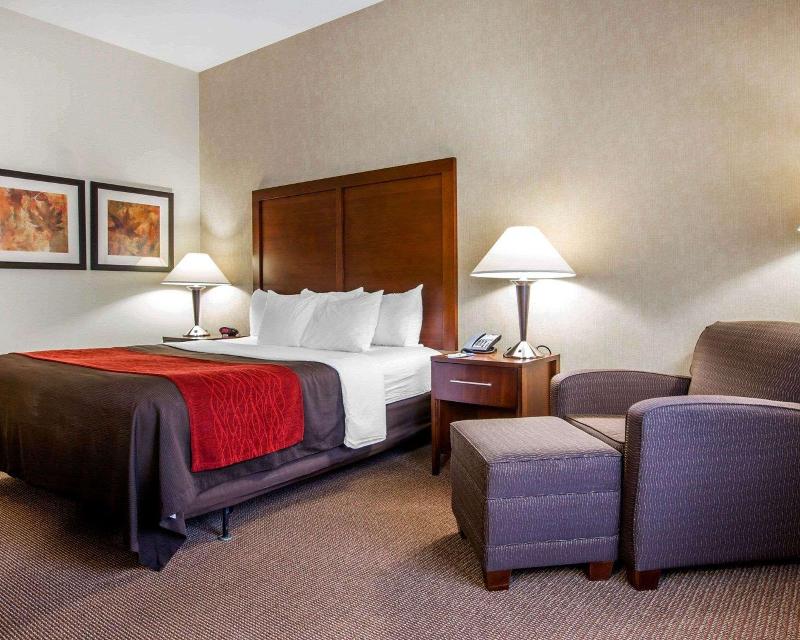 Comfort Inn & Suites adj to Akwesasne Mohawk Casin image