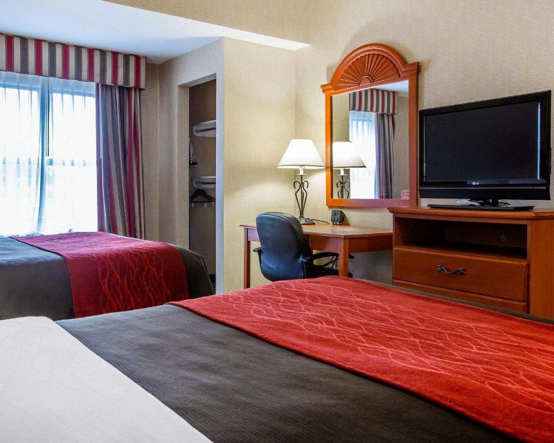 Comfort Inn & Suites adj to Akwesasne Mohawk Casin image