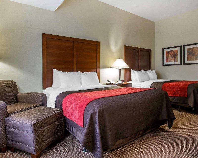 Comfort Inn & Suites adj to Akwesasne Mohawk Casin image