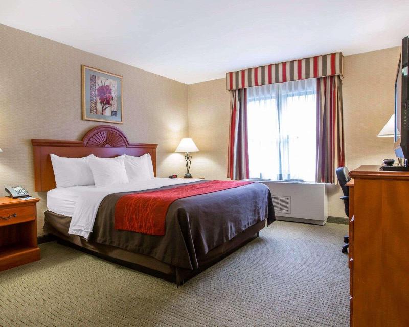 Comfort Inn & Suites adj to Akwesasne Mohawk Casin image