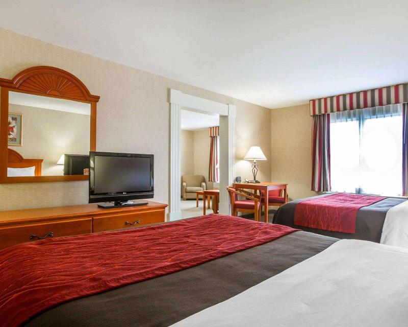 Comfort Inn & Suites adj to Akwesasne Mohawk Casin image