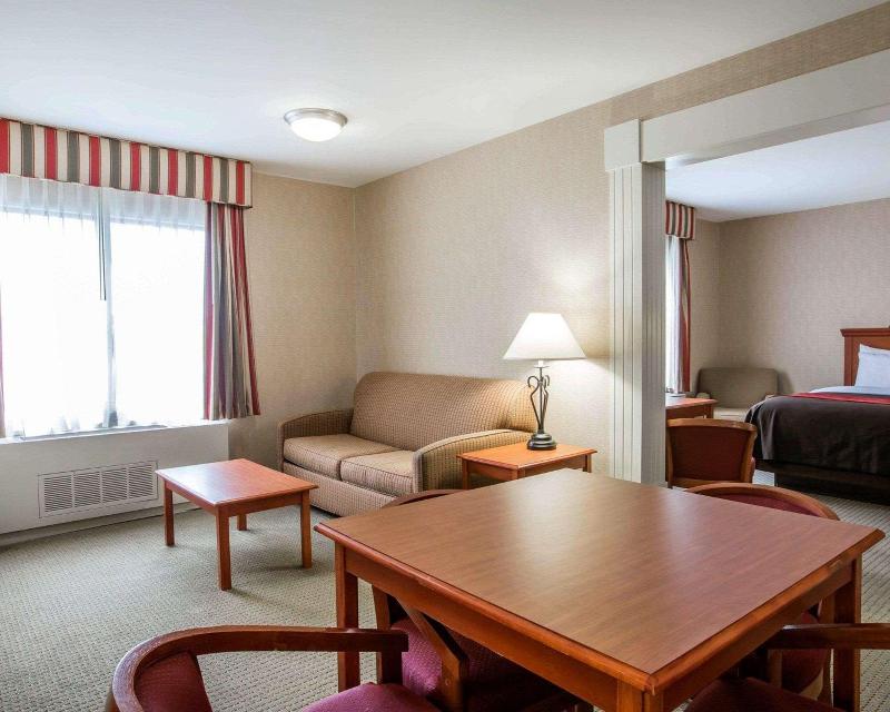 Comfort Inn & Suites adj to Akwesasne Mohawk Casin image