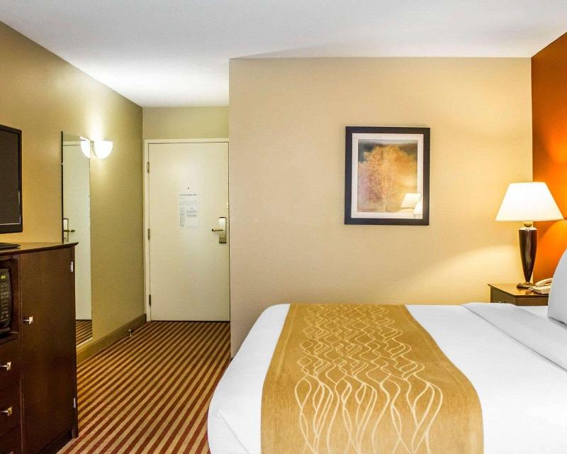 Comfort Inn & Suites located in Dayville image