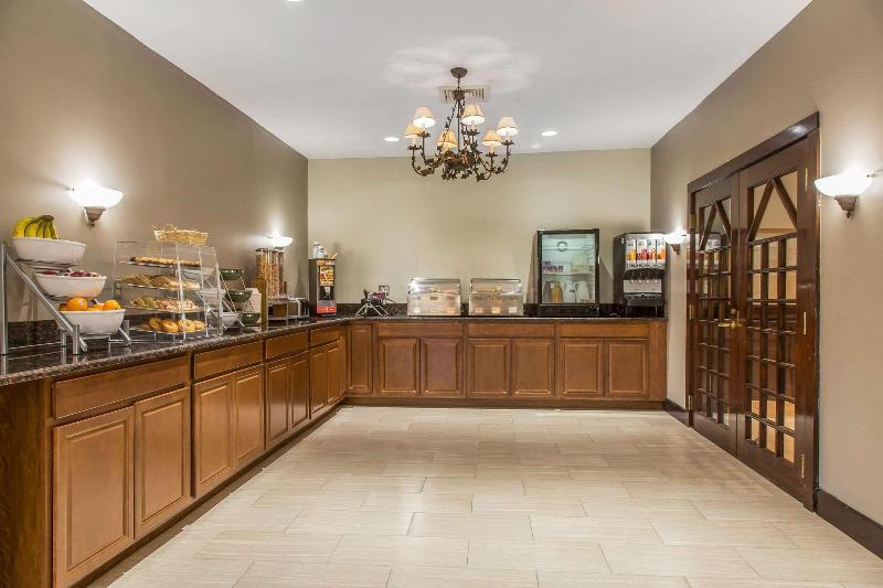 Regency Inn And Suites New London - Mystic image