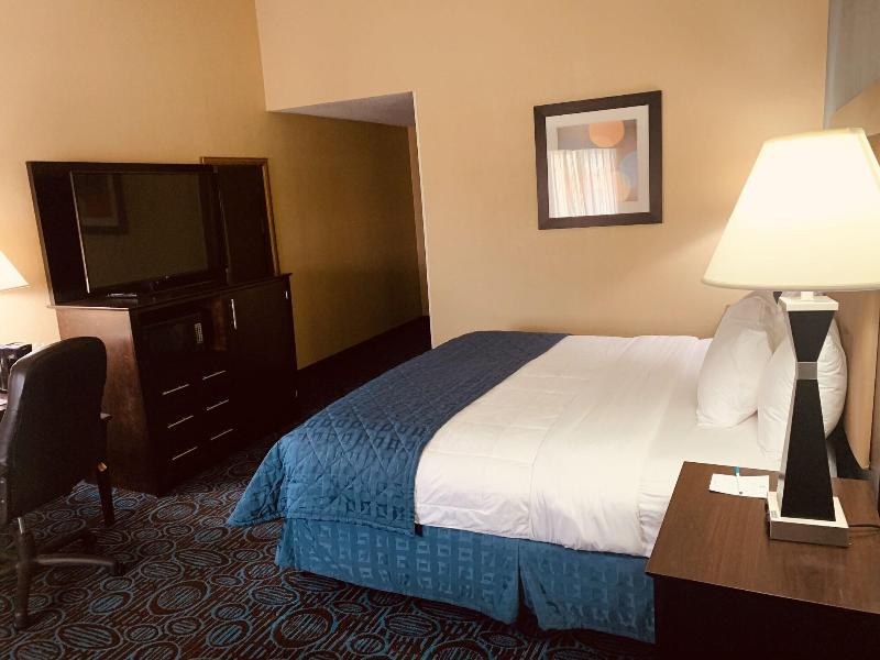Regency Inn And Suites New London - Mystic image