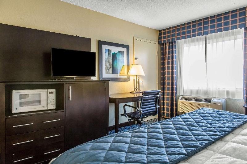 Regency Inn And Suites New London - Mystic image