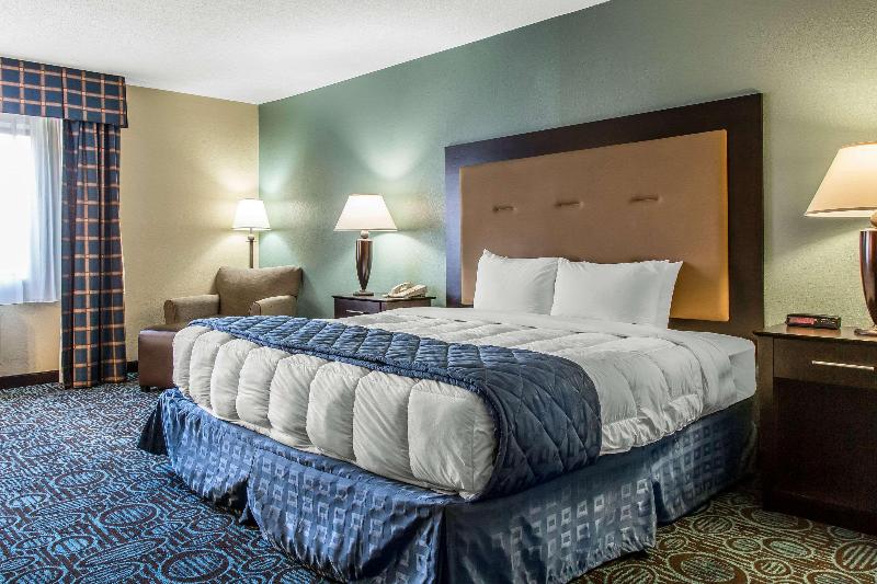 Regency Inn And Suites New London - Mystic image