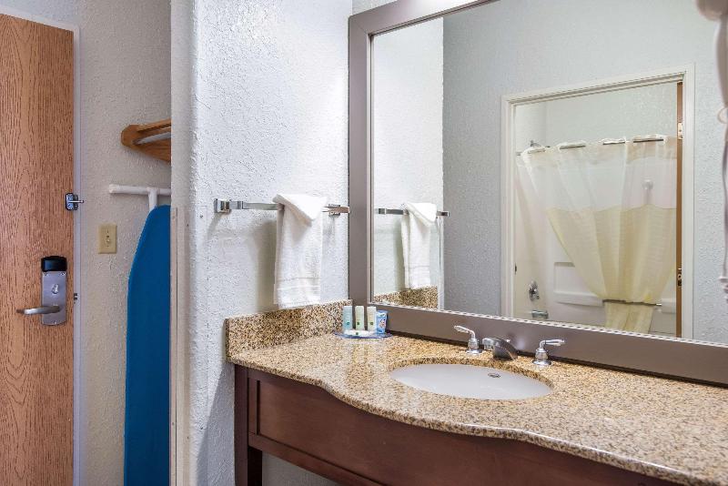 Quality Inn & Suites Pueblo West image