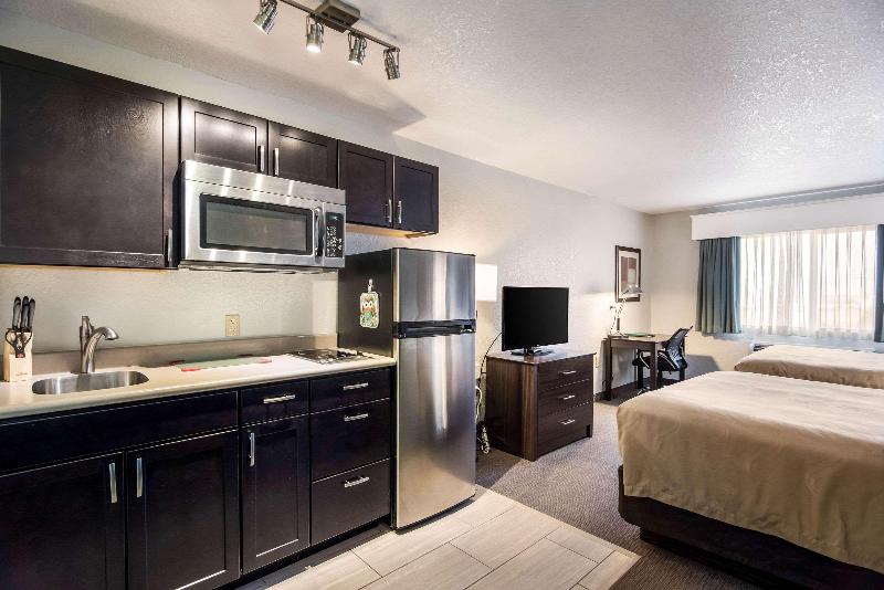 Quality Inn & Suites Pueblo West image