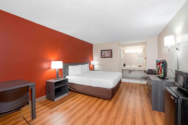 Red Roof Inn MacClenny image