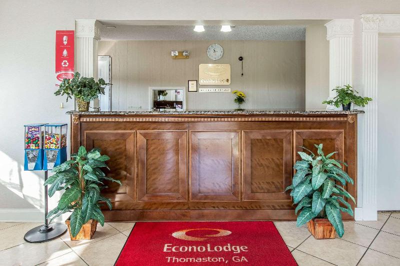 Econo Lodge Thomaston Area image