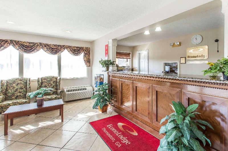 Econo Lodge Thomaston Area image