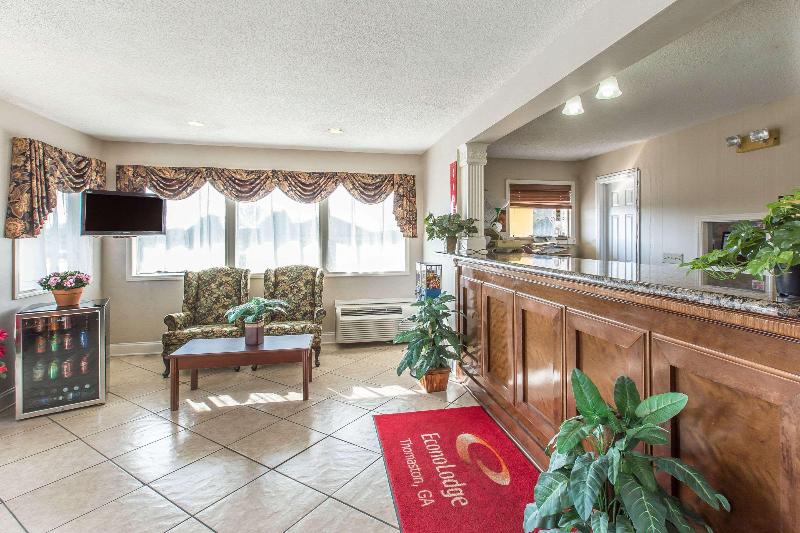 Econo Lodge Thomaston Area image