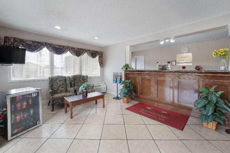 Econo Lodge Thomaston Area image