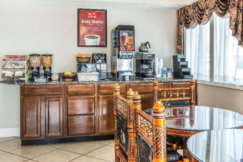Econo Lodge Thomaston Area image