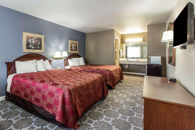Econo Lodge Thomaston Area image