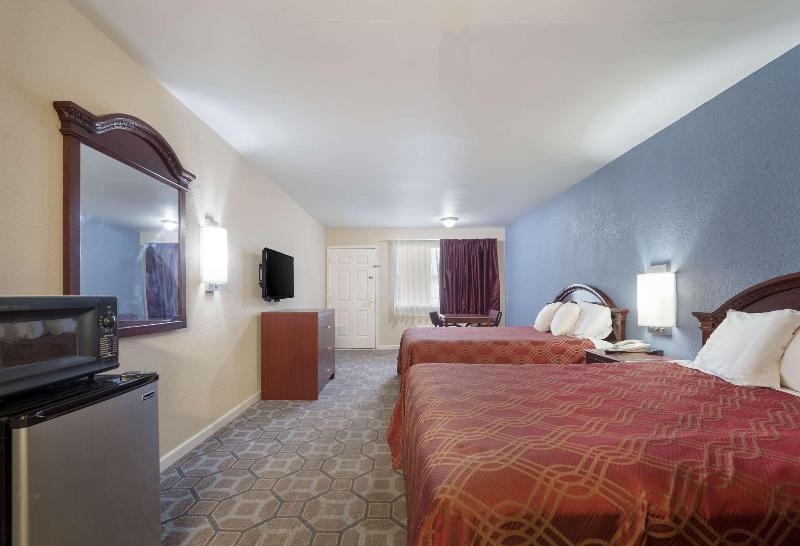 Econo Lodge Thomaston Area image