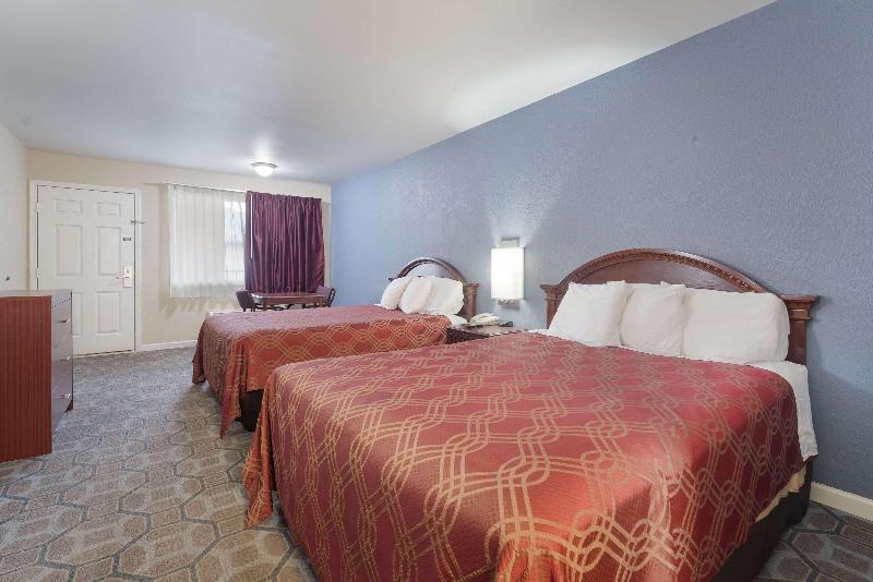 Econo Lodge Thomaston Area image