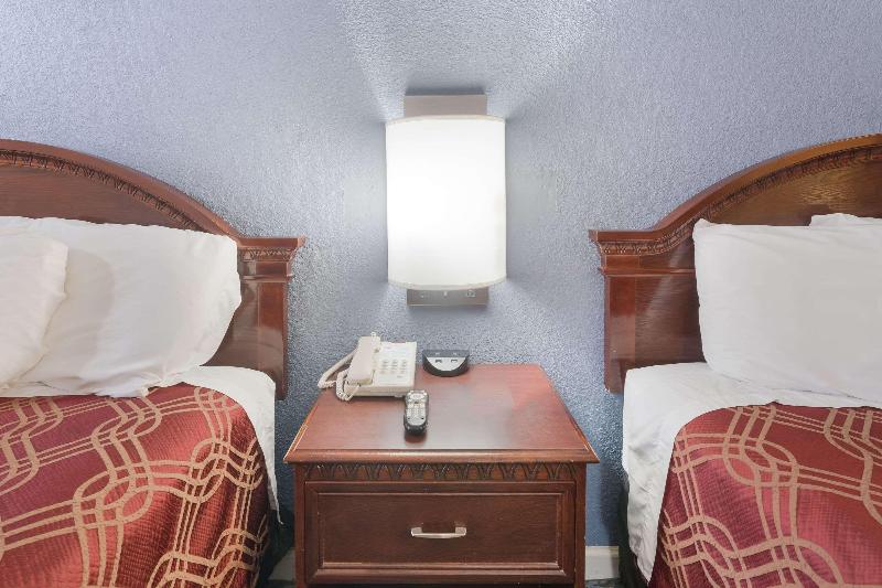 Econo Lodge Thomaston Area image