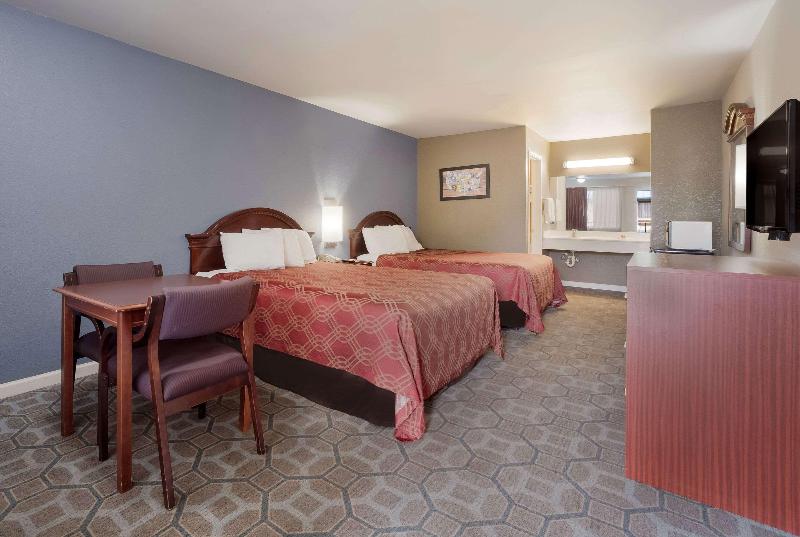 Econo Lodge Thomaston Area image