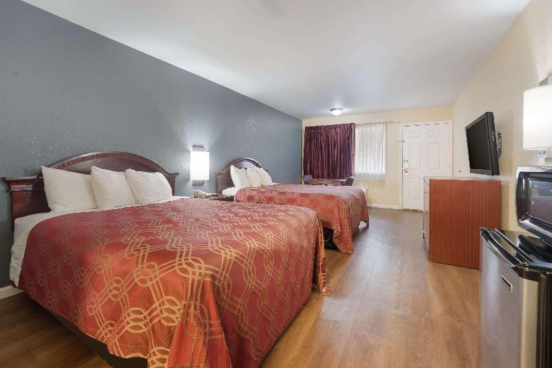 Econo Lodge Thomaston Area image