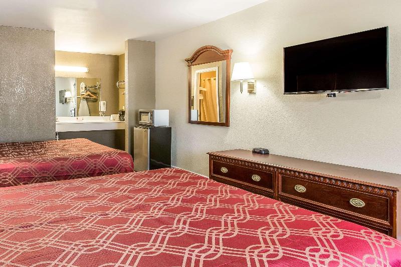 Econo Lodge Thomaston Area image