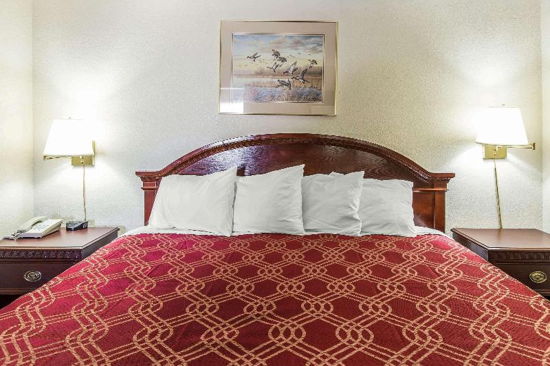 Econo Lodge Thomaston Area image
