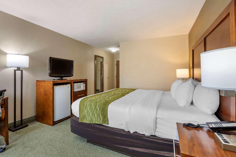 Comfort Inn Muscatine Near Hwy 61 image