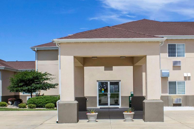 Sleep Inn & Suites Charles City Area image