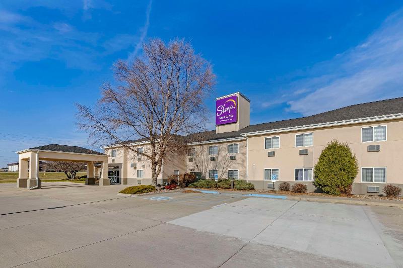 Sleep Inn & Suites Charles City Area image