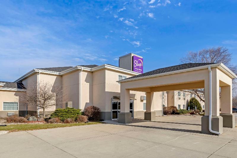 Sleep Inn & Suites Charles City Area image