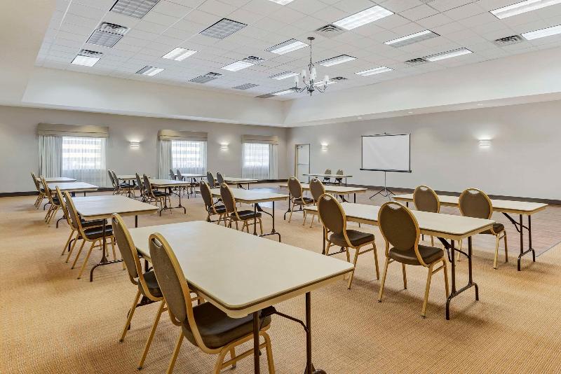 Sleep Inn & Suites Charles City Area image